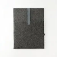 matilda k manufaktur matilda k. manufaktur Minimalistische Laptophülle aus Wollfilz 'max' mit Einsteckfach | für MacBook |Air| Pro 13|14|15|16 Zoll, Dunkelgrau-grau, – Produktbild 1 von 1
