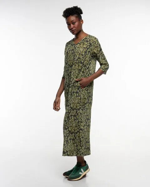 Alma & Lovis Alma & Lovis Langes Print-Tunikakleid aus Bio-Baumwoll-Batist | Batist Gep Maxikleid, Mineral green (grün), – Produktbild 3 von 4