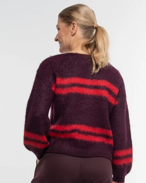Alma & Lovis Alma & Lovis Flauschig gebrushter Pullover aus Alpakastrick | Brushed Stripe Pulli, Plum (rot), – Produktbild 4 von 4
