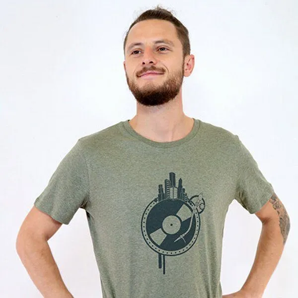 Spangeltangel Spangeltangel T-Shirt "Weltscheibe", Herren, bedruckt, Siebdruck, Schallplatte und Erdkugel, Grün, – Produktbild 1 von 3