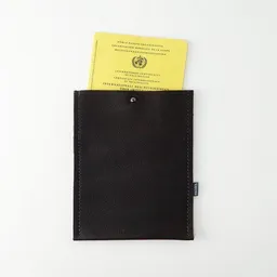 matilda k. manufaktur matilda k. manufaktur Ausweishülle 'oscar' aus Leder in 3 Farben (hellbraun | dunkelbraun | schwarz) – Produktbild 1 von 1