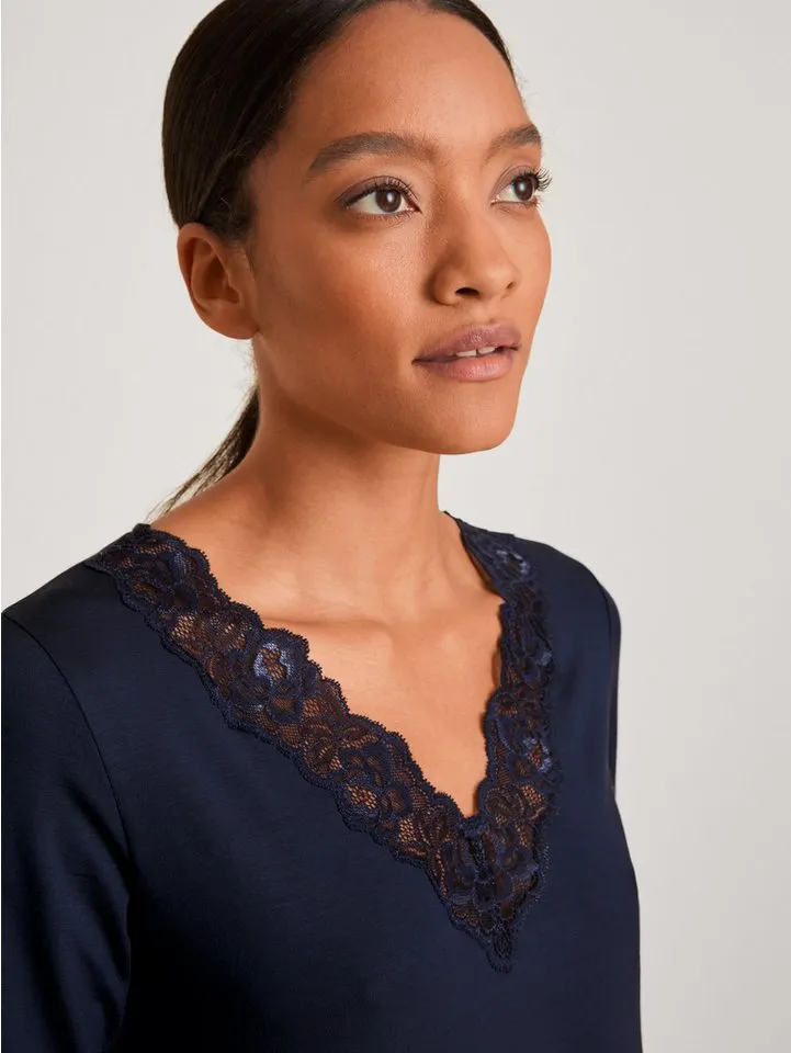 CALIDA CALIDA Nachthemd Elegant Dreams Damen (1-tlg) 120cm Länge, seidig weich, fließend, feine Spitze, Blau, – Produktbild 4 von 5