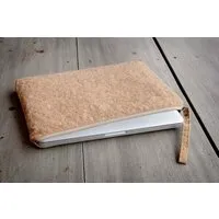 BY COPALA BY COPALA Gefütterte 13–14 Zoll Kork Laptoptasche – Nachhaltige vegane Hülle, wasserabweisende handgefertigte Tasche mit Zipper für MacBook Air / Pro & Notebooks - Natur – Produktbild 1 von 1