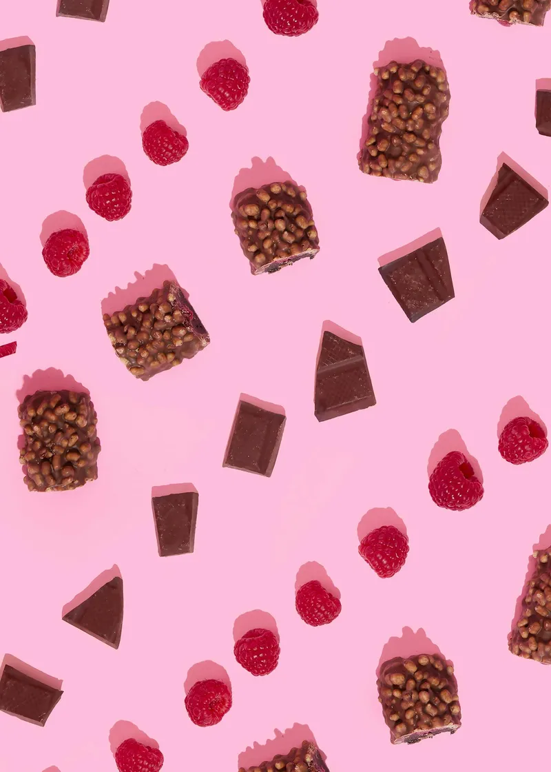 KoRo Vegan Protein Bar Deluxe Raspberry Choc | 12 x 55 g – Produktbild 4 von 5