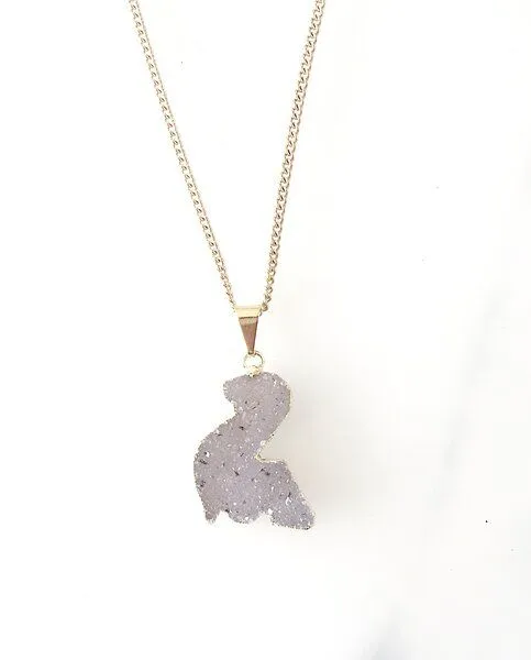 Crystal and Sage Crystal and Sage Dino Halskette mit glitzernder Kristalldruse aus Achat, vergoldet – Produktbild 2 von 3