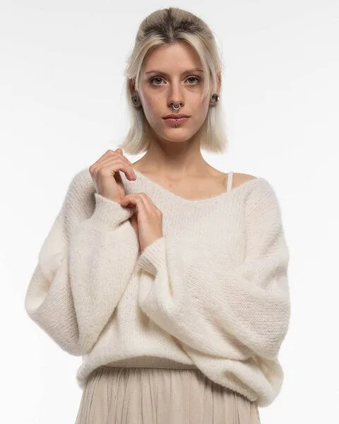 Alma & Lovis Alma & Lovis Leichter Pullover im Loose-Fit aus zartem Alpakastrick | Light V-Neck, Offwhite (weiss), – Produktbild 1 von 4