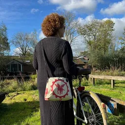 MoreThanHip MoreThanHip Schultertasche aus Zement- oder Tierfuttersäcken - Stylische Damentasche mit Charakter - Amara – Produktbild 1 von 1