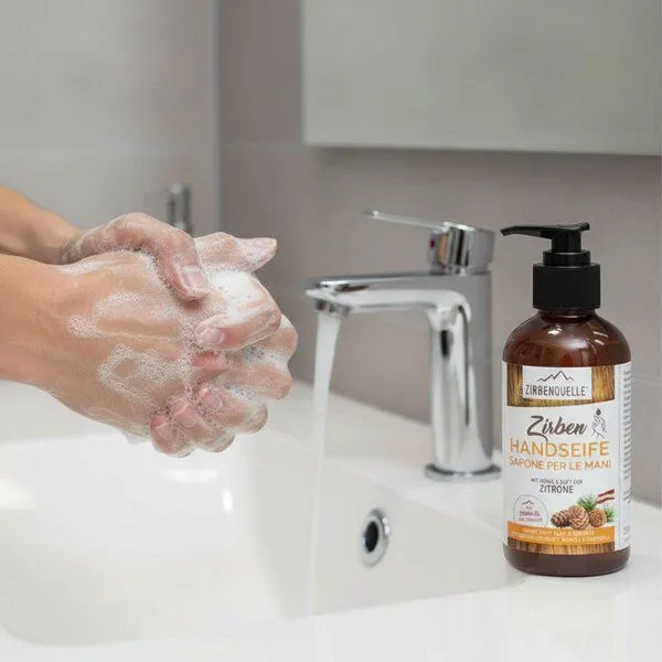 4betterdays 4betterdays Zirben Handseife 250 ml Pumpflasche mit Honig und Duft der Zitrone – Produktbild 2 von 4