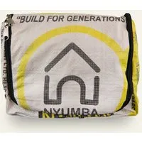 Nyuzi Blackwhite Nyuzi Blackwhite Upcycling Kulturbeutel | Waschtasche zum Aufhängen aus altem Zementsack, Gelb mombasa cement, – Produktbild 1 von 1