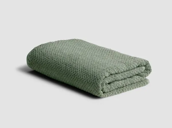 Yumeko Badetuch Dots 100x150 cm "Yumeko" aus Bio-Baumwolle, Stone green, – Produktbild 1 von 4