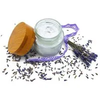 Kleine Auszeit Manufaktur Kleine Auszeit Manufaktur Sheasahne Lavendel - vegan, palmölfrei und plastikfrei - reichhaltige Bodylotion – Produktbild 1 von 1