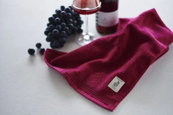 thies thies 1856 ® veganes Handtuch aus japanischer Biobaumwolle gefärbt mit recycelter Rotwein Maische, Bordeaux, – Produktbild 2 von 4