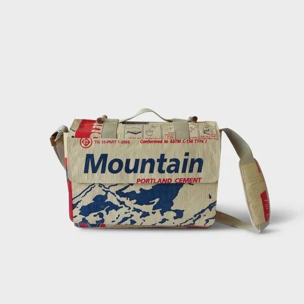 REFISHED fair fashion REFISHED fair fashion Tasche 'MESSENGER BAG' - upcycelte Zementsäcke, #cement beige-blau-rot, – Produktbild 1 von 1
