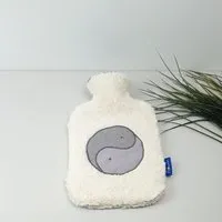 Flosinn Flosinn Kuschelige Wärmflaschen aus Bio-Teddyplüsch. Wärmflaschenbezug und Wärmflasche. Verschiedene Farben – Produktbild 1 von 1