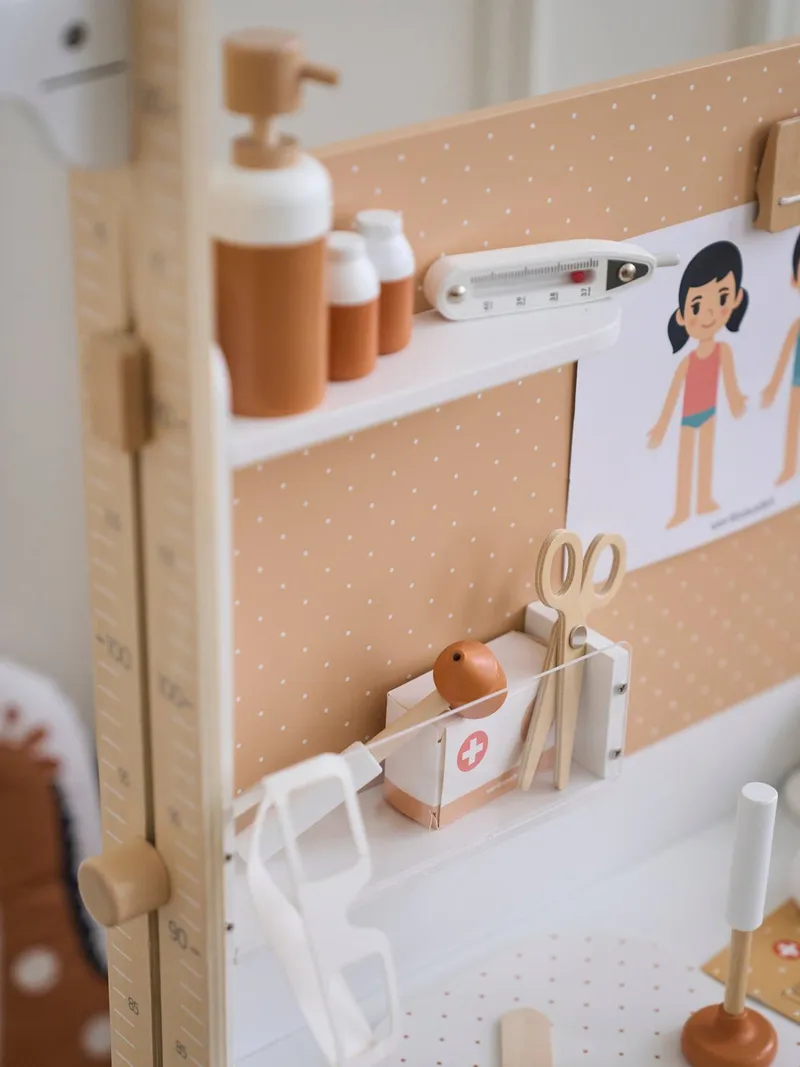 Vertbaudet Vertbaudet Kinder Spieltisch Kinderarztpraxis, Weiß, – Produktbild 2 von 4