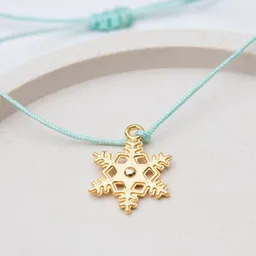 Bow & Hummingbird Bow & Hummingbird Schneeflocken Armband 24K vergoldet „Merry Christmas“ – Weihnachtsarmband in Mint oder Creme, kleines Weihnachtsgeschenk – Produktbild 1 von 1