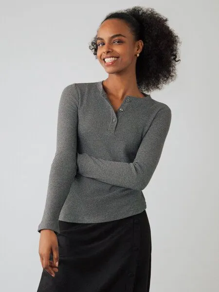 Honest Basics Honest Basics Damen Henley Langarmshirt aus Bio- und recycelter Baumwolle, Shale, – Produktbild 2 von 4