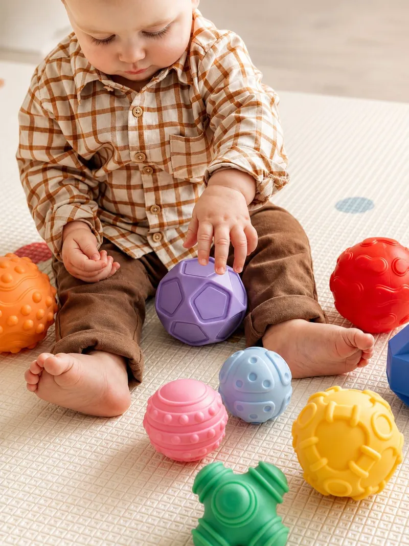 Vertbaudet 8er-Set Baby Sensorikbälle, Gelb, – Produktbild 2 von 4
