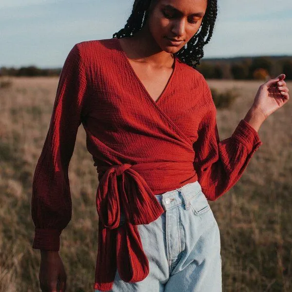 NORDLICHT NORDLICHT Musselin Wickelbluse Freda aus 100% Bio-Baumwolle, Rot, – Produktbild 3 von 4