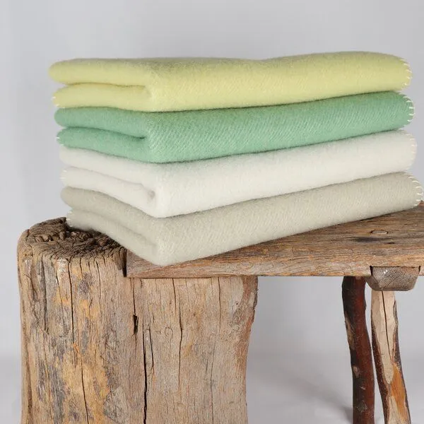 a.meri a.meri Merino-Babydecke KINDING – 100% Schurwolle | Made in Bavaria, Wacholderast (beige), – Produktbild 2 von 4