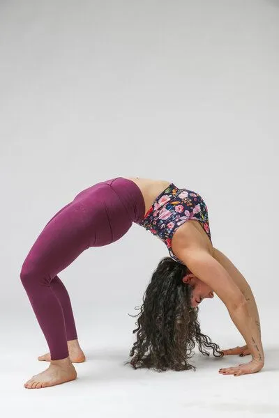 YogiLiebe YogiLiebe Yoga Legging "Maitri" aus Bio-Baumwolle V high waist Bund, Berry, – Produktbild 2 von 3