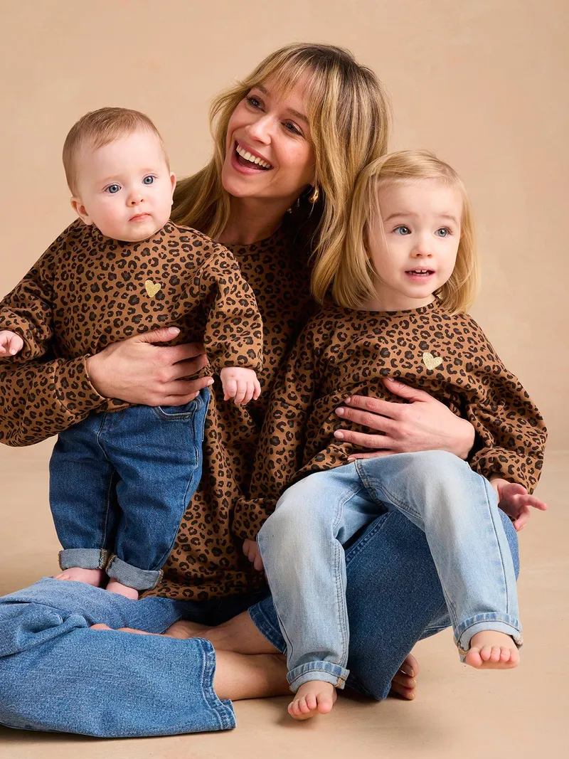 Envie De Fraise Damen Sweatshirt Mama-Tochter-Capsule LEOPARD ENVIE DE FRAISE 100% Bio-Baumwolle GOTS-zertifiziert personalisierbar, Beige, – Produktbild 1 von 4