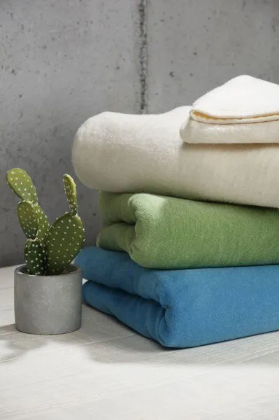 biederlack biederlack Wohn-und Kuscheldecke Unicolour, Haselnuss, – Produktbild 3 von 4