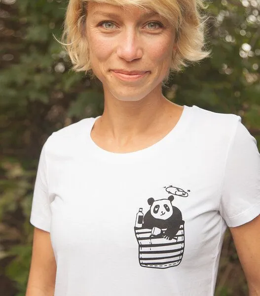 päfjes Pingzi Panda - Brust Motiv - päfjes Fair Wear Frauen T-Shirt - White – Produktbild 4 von 4