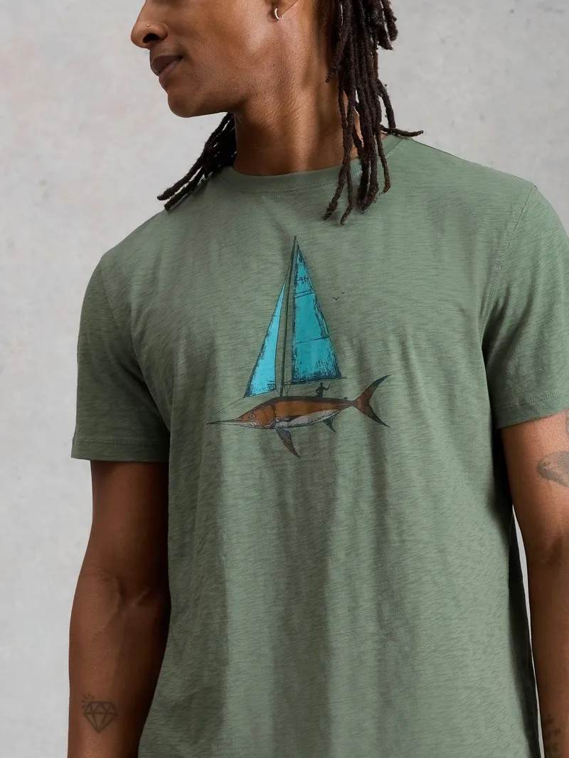 White Stuff T-Shirt Abersoch Sail Fish - M/R, Grün print, – Produktbild 3 von 4