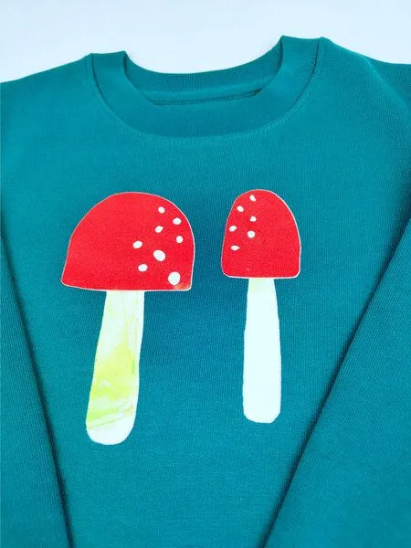 MelaDi Meladi Kinder Sweater aus Biobaumwolle - Plize auf Forrest Green, Natural white, – Produktbild 2 von 7