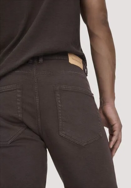 hessnatur hessnatur Jeans MADS Relaxed Tapered aus Bio-Denim mit Recycling-Baumwolle, Kakao braun, – Produktbild 2 von 4