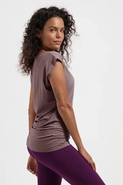 Urban Goddess Urban Goddess Lockeres Asana-Yoga-Shirt, Fireclay (braun), – Produktbild 2 von 4