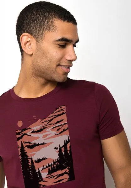 GreenBomb GREENBOMB Nature Lakeside Guide - Sportliches T-Shirt aus Bio-Baumwolle / hochwertiger Print / GOTS / Fair & Vegan, Rot (samtener regen), – Produktbild 2 von 4