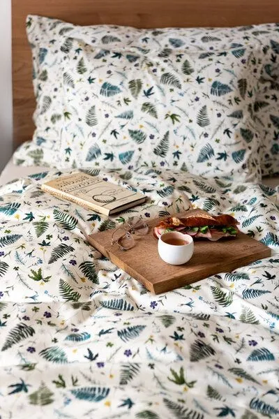 Lesen - Design-Bettwäsche Lesen - Design-Bettwäsche Nachhaltiges Doppelbettwäsche-Set aus 100% Pima Baumwollsatin - Farne – Produktbild 4 von 4