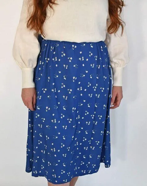 Aatise Aatise Midi-Wickelrock Zuny blauer Blümchen-Druck aus EcoVero, Blau, – Produktbild 2 von 3