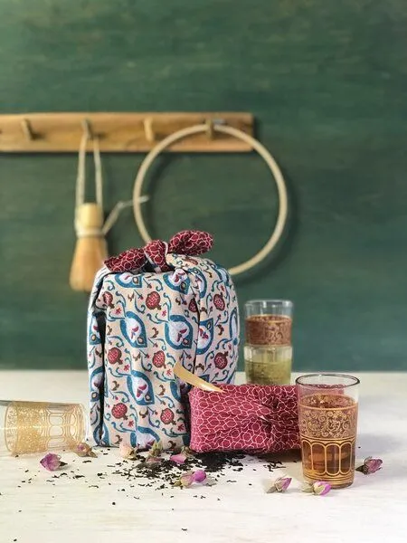FabRap Gift Wrap FabRap Gift Wrap Wiederverwendbare Geschenkverpackung Furoshiki (doppelseitig), Teal & cherry, – Produktbild 4 von 4