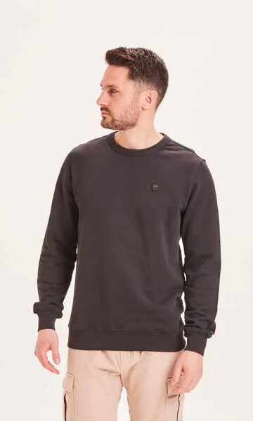 KnowledgeCotton Apparel KnowledgeCotton Apparel Sweatshirt - ELM basic badge sweat - aus Bio-Baumwolle, Schwarz (black jet), – Produktbild 2 von 4