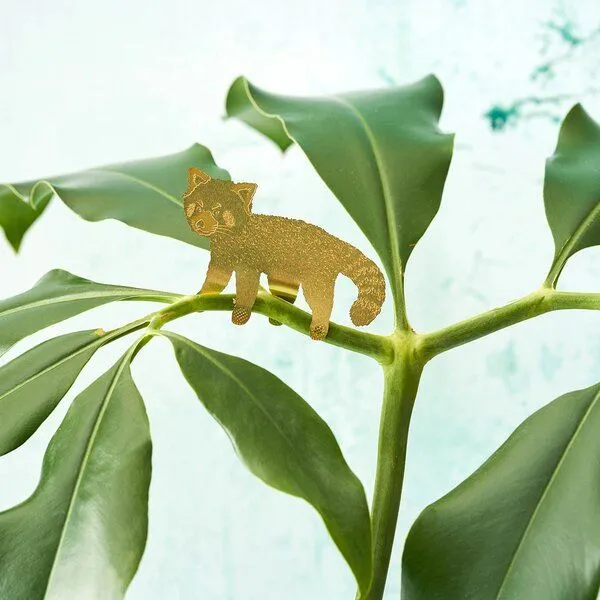 another studio another studio Plant Animal - Design Pflanzendekoration - Figuren aus Messing, Roter panda, – Produktbild 3 von 4