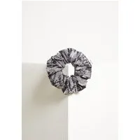 Givn Berlin Tencel Scrunchie Modell: Sina, Black/grey (snake), – Produktbild 1 von 1