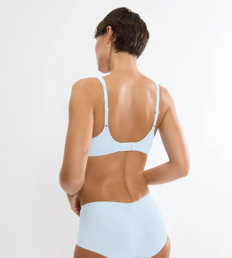 Triumph Triumph Bügel-BH Body Make-Up Illusion mit tiefem Dekolleté, gepolsterte Cups, Komfort-Bügel, Microfaser, Blau, – Produktbild 4 von 5
