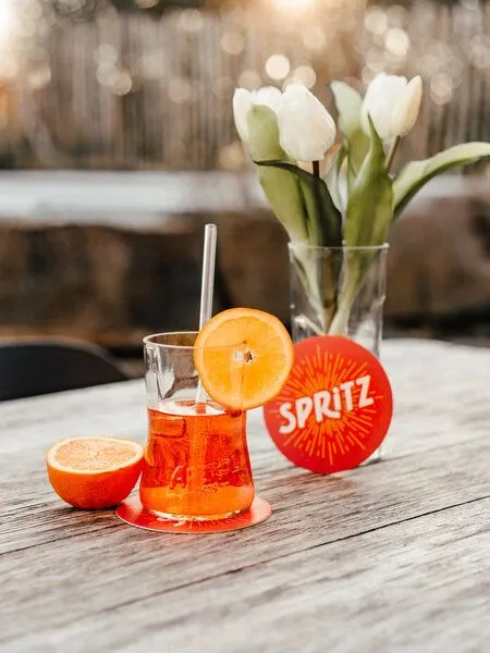 MaBe MaBe 4er Set Aperol Gläser - UPCYCLING aus der leeren 0,7l Flasche MIT 4x Glashalm – Produktbild 5 von 8