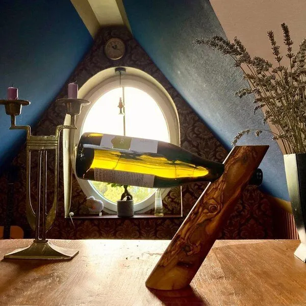 NATUREHOME NATUREHOME Weinflaschenhalter aus Olivenholz diagonal stehend – Produktbild 2 von 4