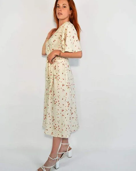 Aatise Aatise Zargot Blumen-Wickelkleid aus 100% Ecovero beige Blumendruck, Beige, – Produktbild 2 von 4