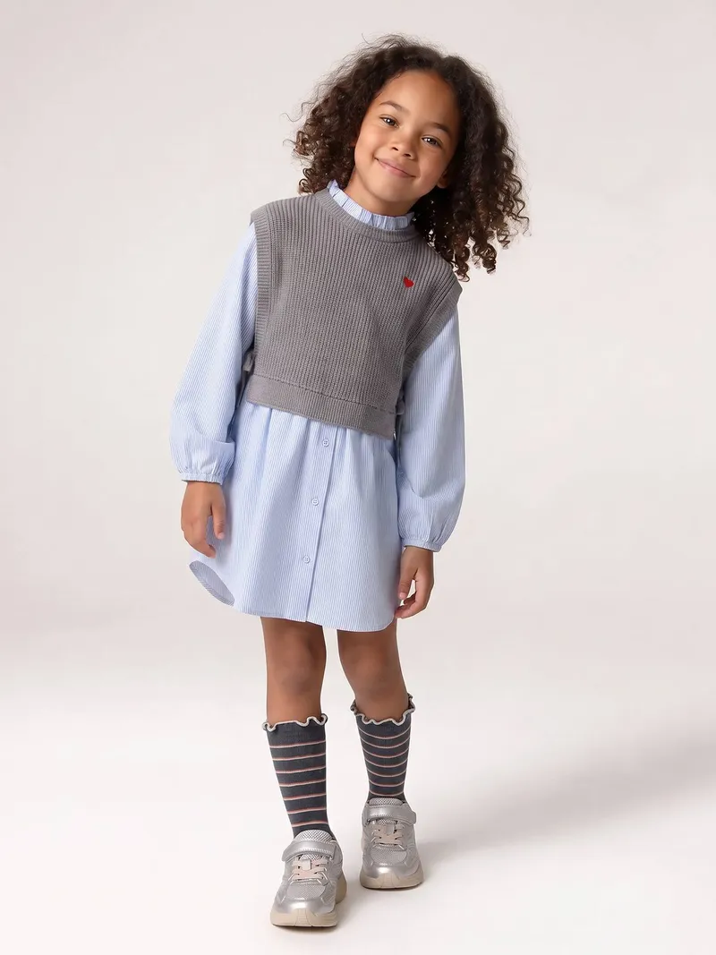 Vertbaudet Vertbaudet 2-in-1-Hemdblusenkleid mit Pullunder Mädchen personalisierbar, Grau meliert, – Produktbild 1 von 3