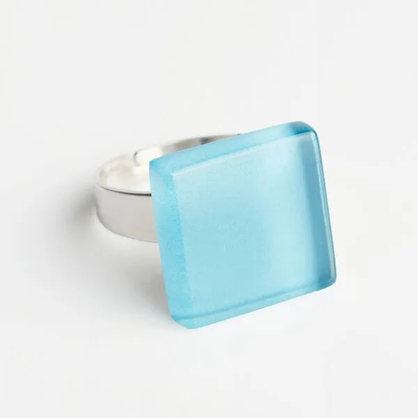 ALEXASCHA ALEXASCHA Minimalistischer Ring aus Glas, klein | PUREFORM, Eisblau, – Produktbild 1 von 4