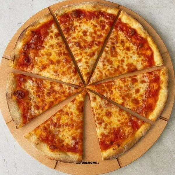 NATUREHOME NATUREHOME Pizzateller Holz rund 35 cm – Buchenholz massiv mit Schnittlinien, Servierbrett für Pizza, Flammkuchen & Käseplatte, Holzgeschirr stapelbar – Produktbild 2 von 4