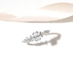 Eppi Eppi Verlobungsring mit Moissanit und Lab Grown Diamanten Mica – Produktbild 1 von 1
