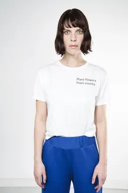 ein garten Studios ein garten Studios Basic T-Shirt plant flowers plant visions – Produktbild 1 von 1