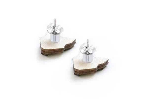 BeWooden BeWooden Ohrstecker mit Holzdetails | Motiv Schwarze Katze – Produktbild 2 von 4