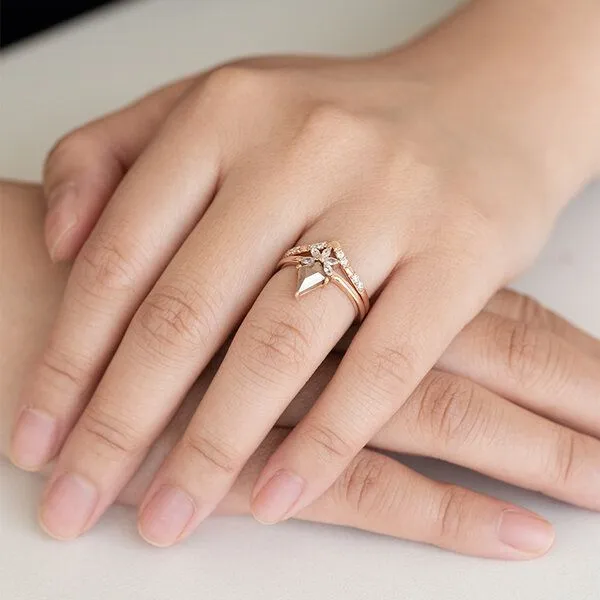 Eppi Eppi Ring mit einem Salt and Pepper Diamanten und weißen Moissaniten Leony, Weiss, – Produktbild 4 von 4